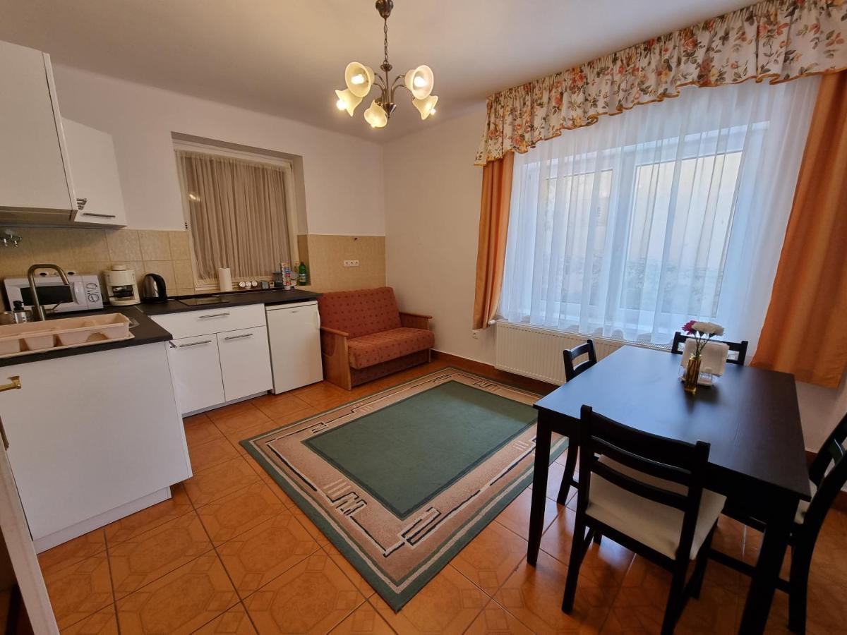 Abigel Vendeghaz Hotell Miskolc Eksteriør bilde